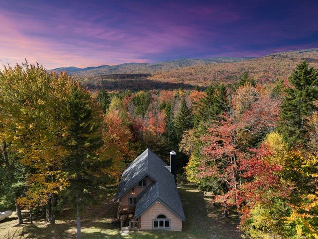 Chalet 1mi to Mount Snow with cinema and hot tub — Dover, VT