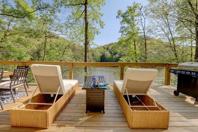 The London Lakehouse! Lakefront w/Private Dock! King Bed! — London, KY