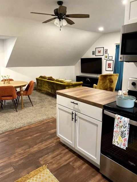 Bright Spacious Apartment Sleeps 2 Full Kitchen — Bay City, MI