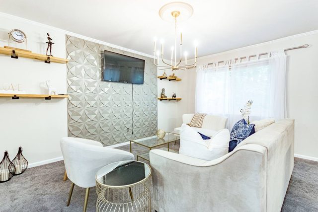 Great townhome near N. Hills with community pool