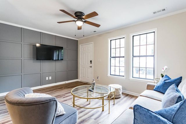 Beautiful 2 bdr Townhome w King bed and free wifi — Raleigh, NC