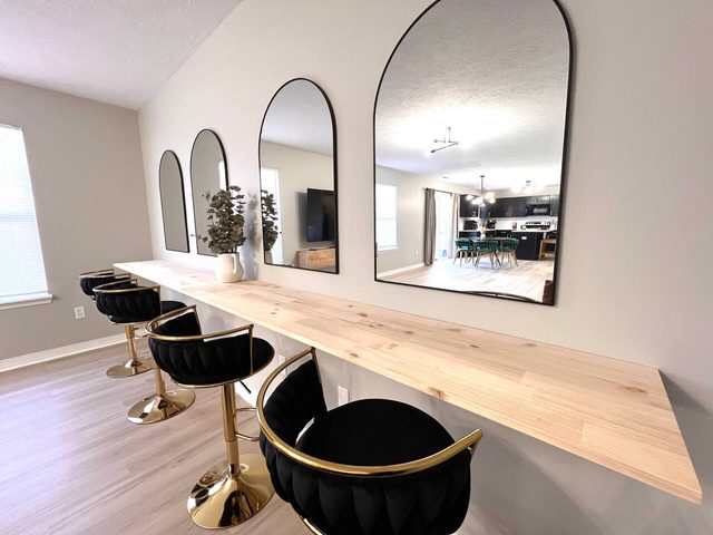 10 mins to Downtown! Spacious! Host 12+ in Indy! — Indianapolis, IN