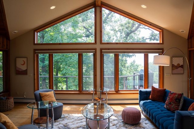 Oak Savanna Retreat | 5 bedrm, 7 mi to Mayo Clinic — Rochester, MN