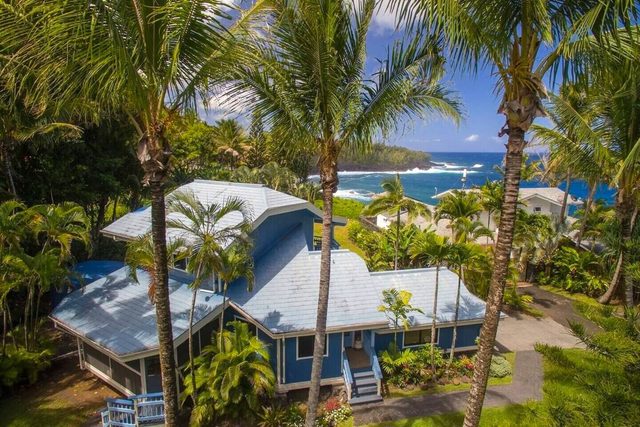 Oceanview Kehena Black Sand Beach House - spa/pool