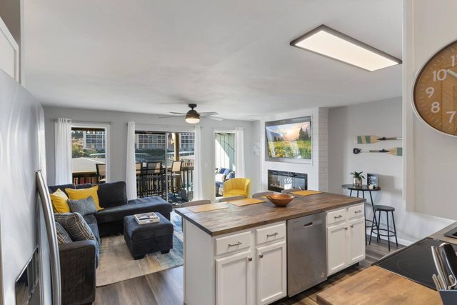 Top 1% of Homes-5 Star-King-Pools & Hot Tub — Village of Four Seasons, MO