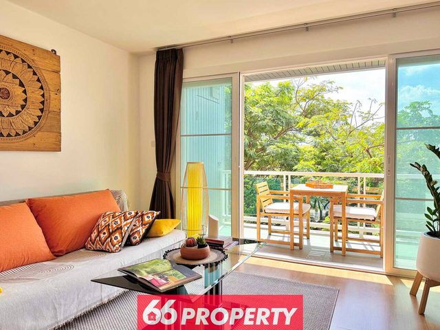 Heart of Nimman • Pool • Rare Balcony • King Bed