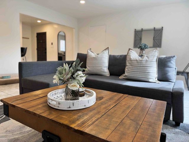 Paws & Relax: Spacious 3-bedroom w/ Backyard