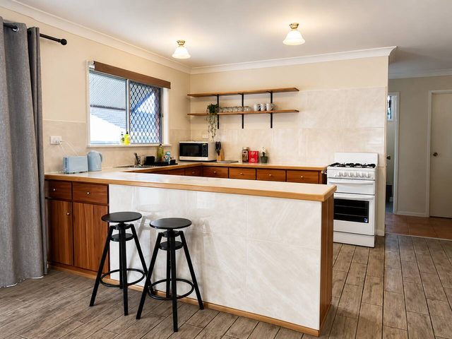 3BR Cottage Home w/ Ample Parking - Holiday Home