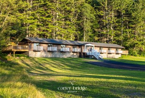 Beaver Lodge at Carter Bridge Estate — Freehold, NY