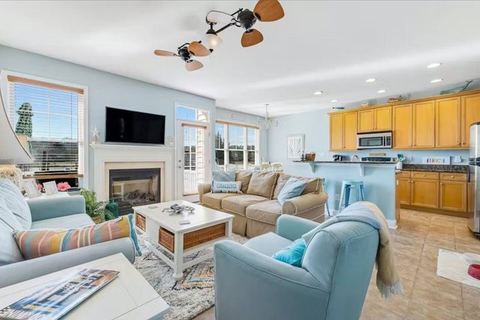4 Bed/3.5 Bath Rehoboth Beach town house w/ Pool — Rehoboth Beach, DE
