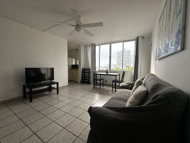 1 bdrm apartment w restaurants and beach nearby