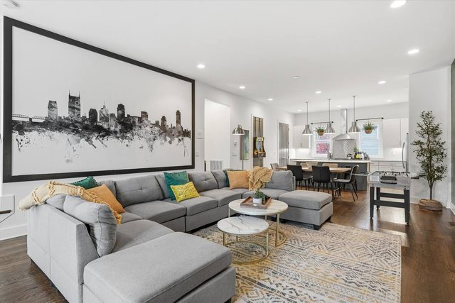 Roof Top Deck -NO BUNKS - Pet and Kid friendly — Nashville, TN