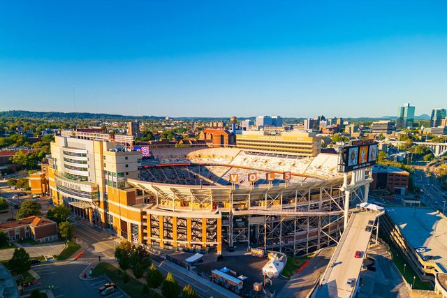 10 Min to Neyland & Downtown | Sleeps 6 + Parking