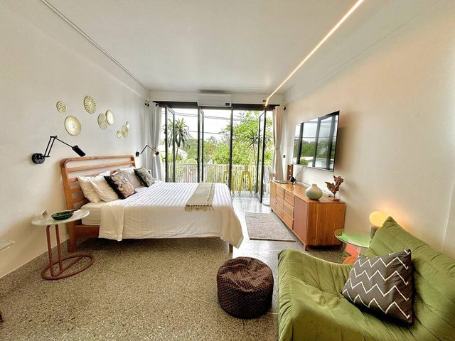 Siri Designer Townhouse - Sukhumvit 64 Townhouse Cinema House | 120in Projector, BBQ Terrace — Khet Phra Khanong, Bangkok