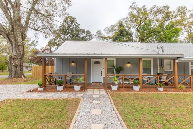 Cozy Duplex Retreat | Beaches, Hospital, Sportplex — Foley, AL