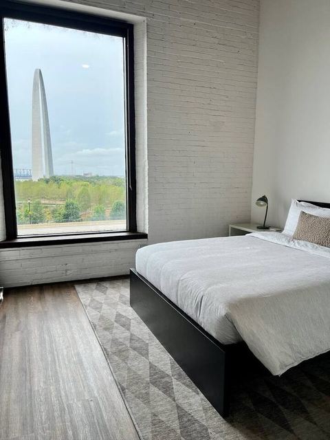 Brick & Bed - Amazing Riverfront & Arch Views — St. Louis, MO