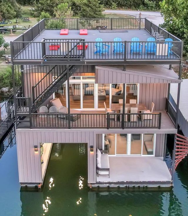 Luxurious Lakehouse Living — Lawton, OK