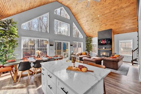 Luxe Chalet w/Dome~Hot Tub~Theater~Game Room~Lake