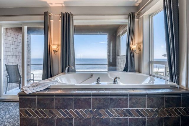 Reef Suite - Sweet Haven Nelsott Manor — Lincoln City, OR