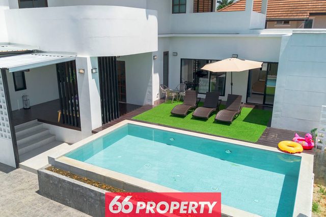 9BR Luxe Pool Villa near City
