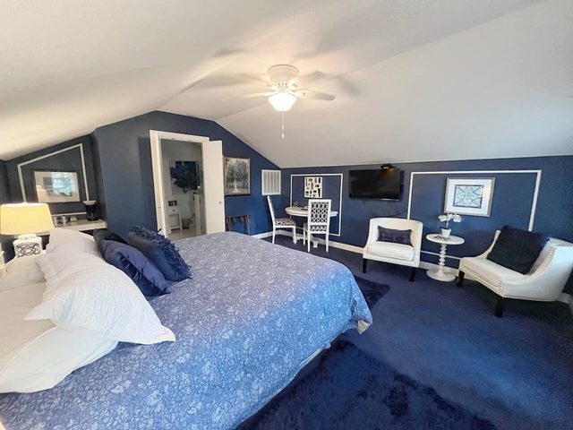 Fortunata Winery Villa #6, Private Loft-Style Stay — Aubrey, TX