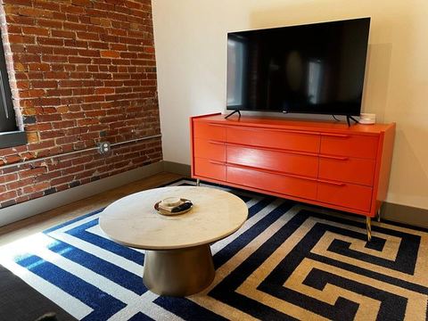 Travel Nurse Loft - Close to Hospitals & Public Transportation