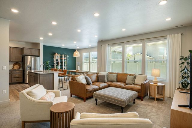 King Suites | Sleeps 10 | Large Garage | St Lukes