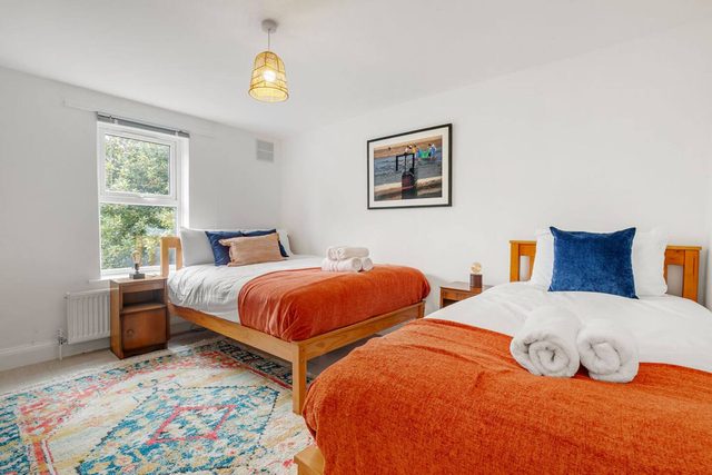 Contractor House-fast WiFi,free parking,big kitchn — Hertfordshire, England