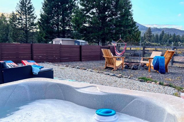 Spa, game room, star-gazing, firepit-Lassen — Old Station, CA