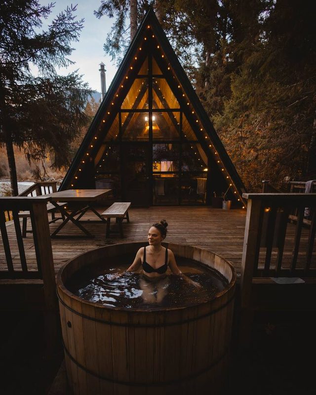 Coal Creek A-frame at Mt. Rainier - River hot tub — Packwood, WA