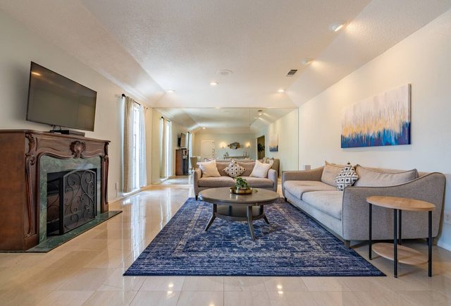 Upscale 3BR Condo Near Alamo Heights fine Dining