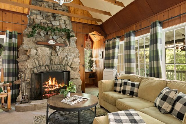 Lake Arrowhead Crooked Cottage | A/C | Sleeps 7 — Lake Arrowhead, CA