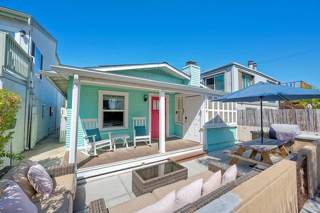 Beach Cottage steps to the bay, awesome porch — San Diego, CA