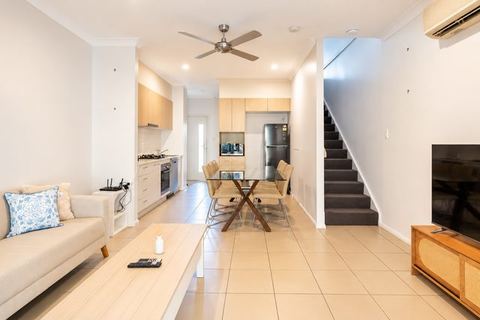 Zen Garden - Serene Townhouse - Holiday Home