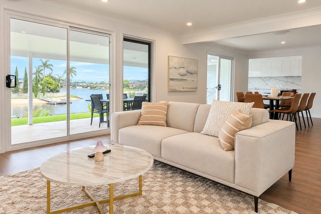 A Waterfront Daydream in the Heart of Broadbeach - Holiday Home — Broadbeach Waters, Queensland