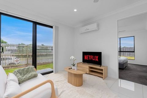 Scandi Calm - Sleek 1BD Duplex near Everything - Holiday Home