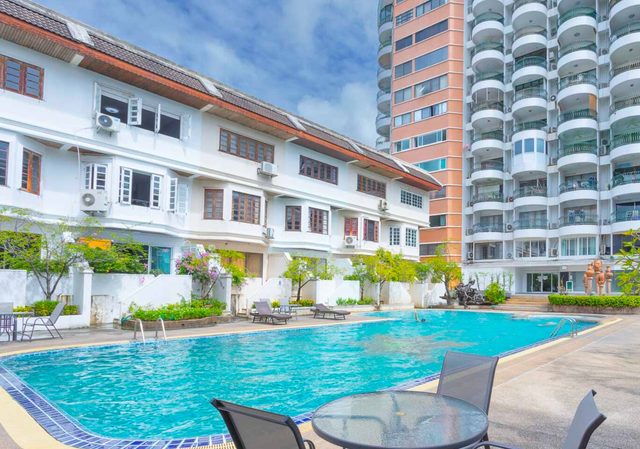 Nimman Townhouse with Pool Sauna and Workspace — Chang Phueak, Chiang Mai