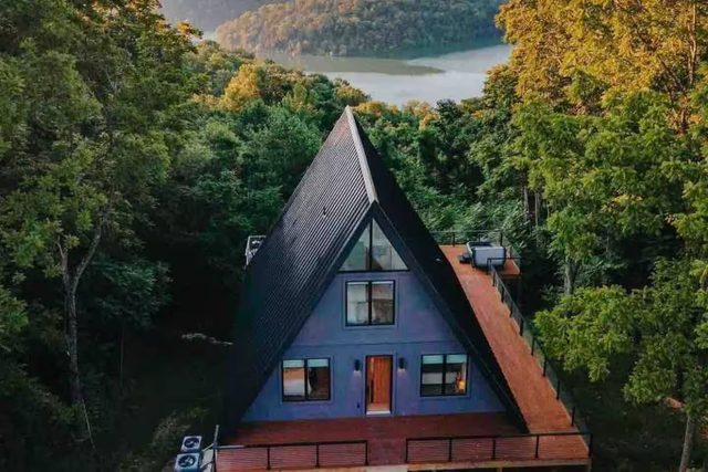 Center Hill Lake A-Frame | Lake Views & Hot Tub