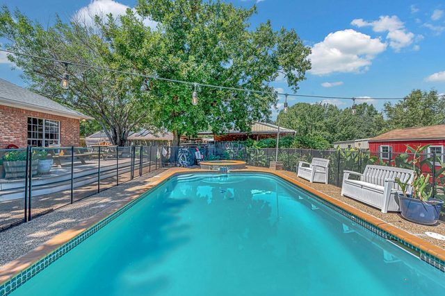 Heart of Texas Hangout/Pool/Game Room/Sport Court