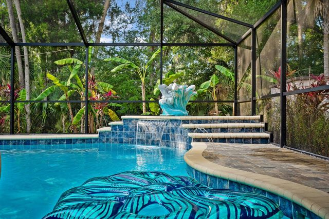 Tropical Oasis | Heated Pool & 3 Min Sister Spring — Crystal River, FL