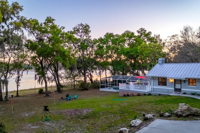 Amazing Dunnelon FL Villa with huge pool & near lake — Dunnellon, FL