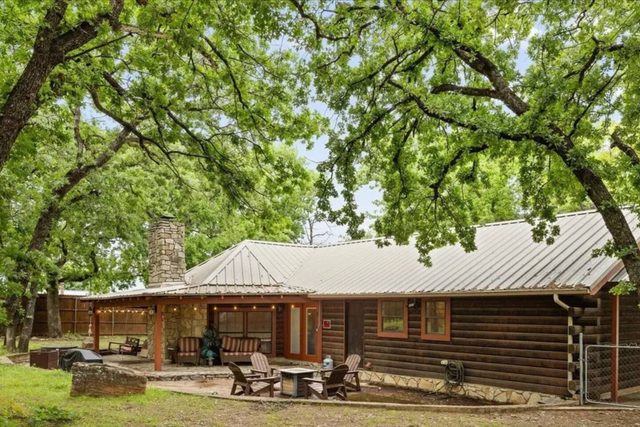 Charming Rustic Log Cabin Getaway in Granbury