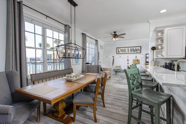 Dock Holiday, #205 Walk to Beach! Pool + Free Parking + Beach Gear