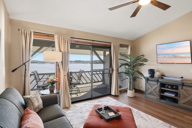 Lakefront MM19|Top Floor|Cov Patio|Salt H2O Pool — Osage Beach, MO