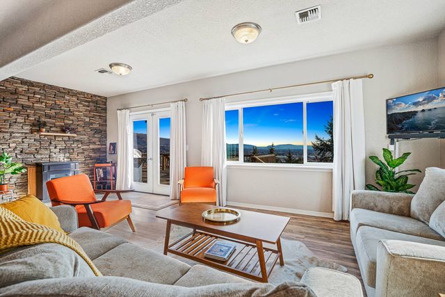 Bird's Eye View - Hot Tub, King Beds, Downtown — Klamath Falls, OR