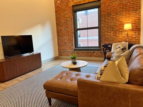 Brick & Bed | Modern Loft | Walk to Arch | Stadium