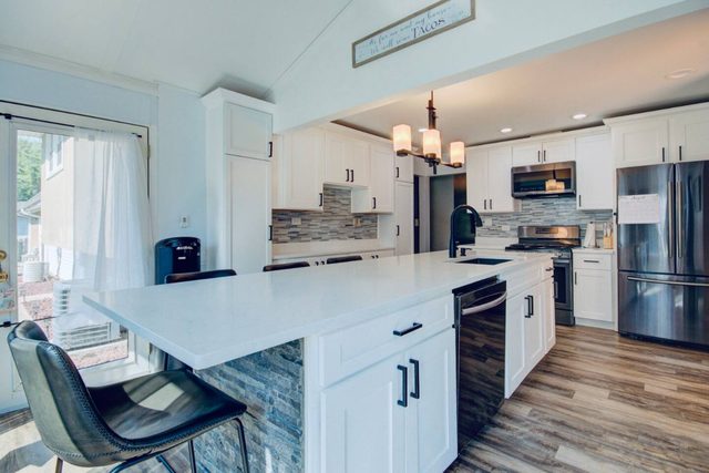 Classic: 5BR, 3BA w/ bar