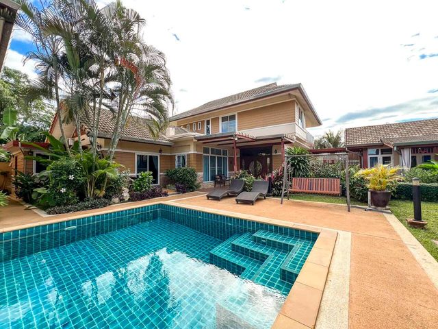 4 BR Home at Resort w/ Shared Pool