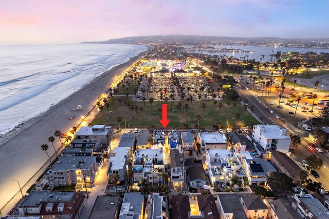 Panoramic Ocean View Home Sleeps 8 w/ BBQ, Parking — San Diego, CA