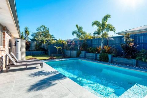 Theme Park Retreat - Sunlit Stillness by the Pool
